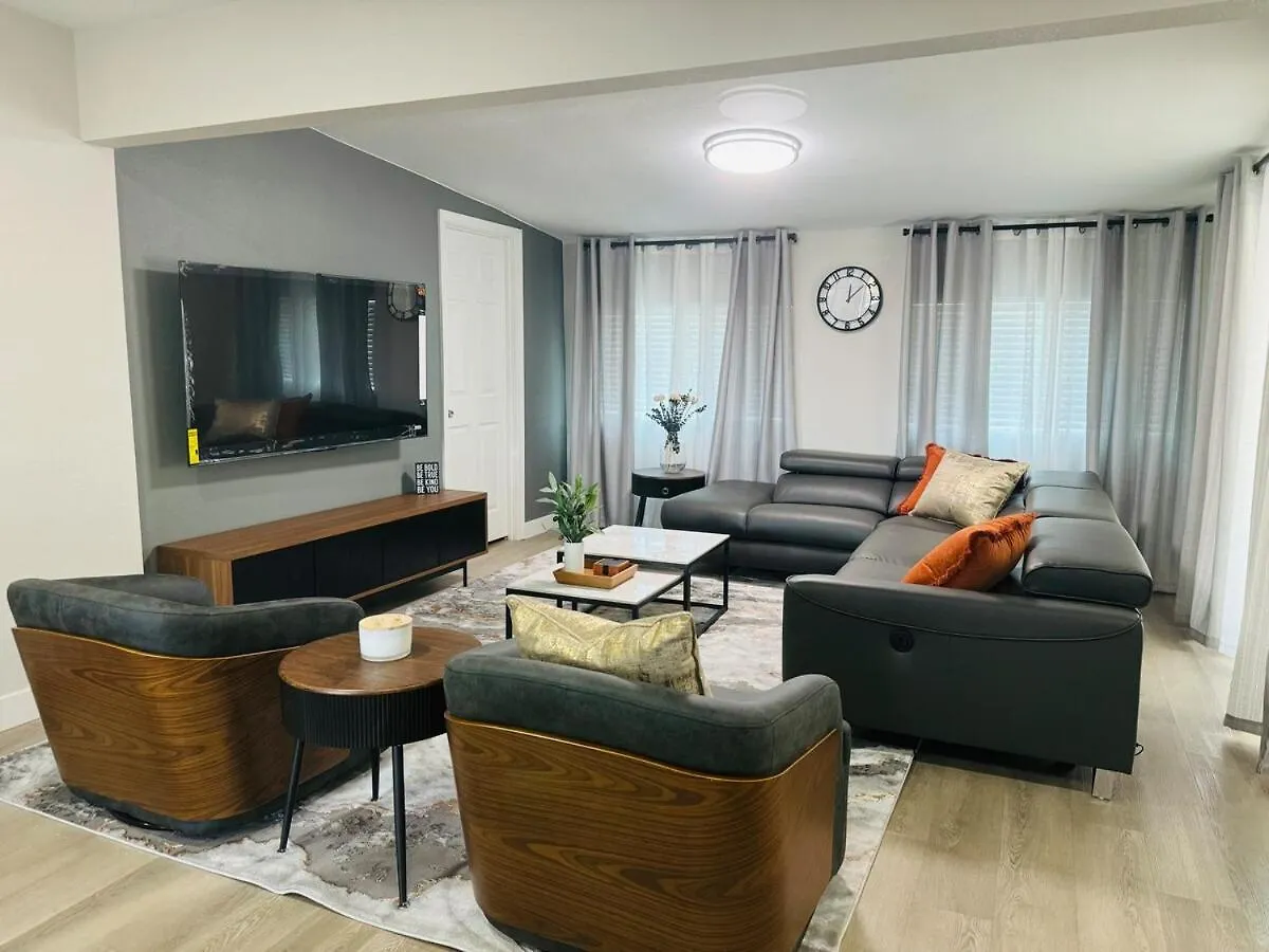 Villa Entire House Near Dtlv Las Vegas